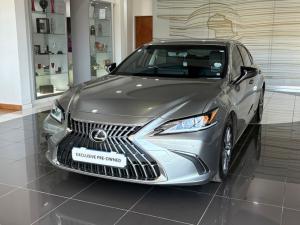 Lexus ES 300h EX - Image 2