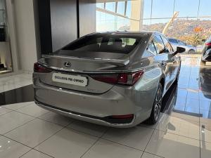 Lexus ES 300h EX - Image 5