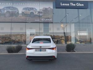 Lexus IS 300h SE - Image 9