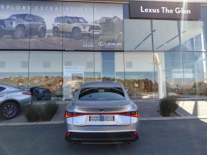 Lexus IS 300h SE - Image 4