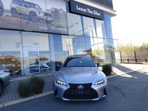 Lexus IS 300h SE - Image 7