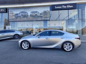 Lexus IS 300h SE - Image 9