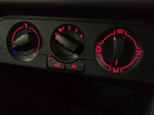 Volkswagen Polo Vivo hatch 1.4 Trendline - Image 8