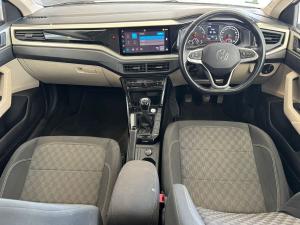 Volkswagen Polo sedan 1.6 Life manual - Image 7