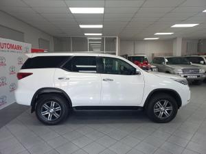 Toyota Fortuner 2.4GD-6 manual - Image 4