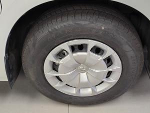 Toyota Quantum 2.8 SLWB panel van - Image 12