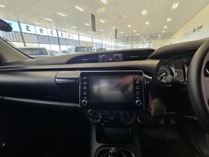 Toyota Hilux 2.4GD-6 single cab Raider manual - Image 6