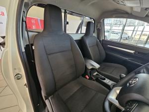 Toyota Hilux 2.4GD-6 single cab Raider manual - Image 17
