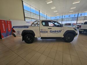 Toyota Hilux 2.8GD-6 Xtra cab Legend manual - Image 3