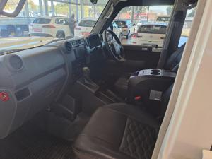 Toyota Land Cruiser 79 2.8 GD-6D/C automatic - Image 7