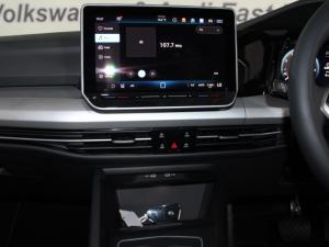 Volkswagen Golf 1.4 TSI Life + Tiptronic - Image 11