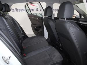 Volkswagen Golf 1.4 TSI Life + Tiptronic - Image 16