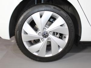 Volkswagen Golf 1.4 TSI Life + Tiptronic - Image 21