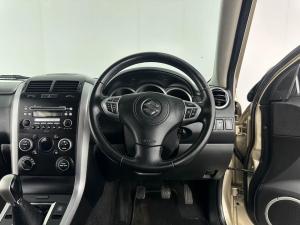 Suzuki Grand Vitara 2.4 - Image 12