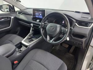 Toyota RAV4 2.0 GX auto - Image 6