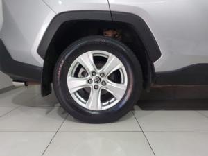 Toyota RAV4 2.0 GX auto - Image 9