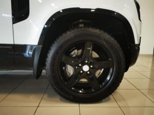 Land Rover Defender 90 D300 X-Dynamic SE - Image 10