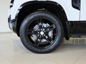Land Rover Defender 90 D300 X-Dynamic SE - Image 11