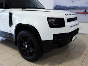 Land Rover Defender 90 D300 X-Dynamic SE - Image 12