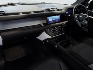 Land Rover Defender 90 D300 X-Dynamic SE - Image 15