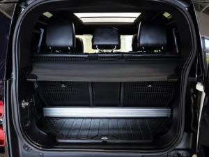 Land Rover Defender 90 D300 X-Dynamic SE - Image 8