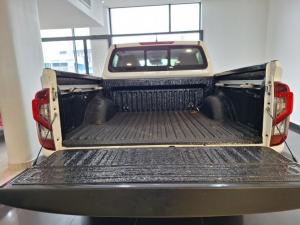Nissan Navara 2.5DDTi double cab LE Plus 4x4 - Image 9