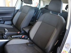 Volkswagen Polo hatch 1.0TSI Life auto - Image 5