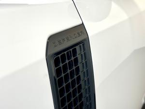Land Rover Defender 110 D300 X-Dynamic HSE - Image 15