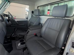 Toyota Land Cruiser 79 4.5D-4D V8 single cab LX - Image 15