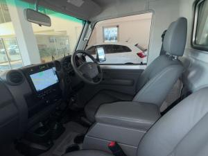 Toyota Land Cruiser 79 4.5D-4D V8 single cab LX - Image 16