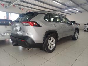 Toyota RAV4 2.0 GX auto - Image 2
