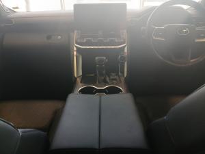 Toyota Land Cruiser 300 3.3D ZX - Image 6
