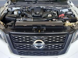 Nissan Navara 2.5DDTi double cab SE auto - Image 9
