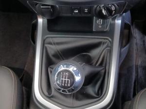 Nissan Navara 2.5DDTi double cab LE 4x4 manual - Image 10