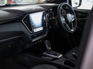 Isuzu D-Max 3.0TD double cab V-Cross 4x4 - Image 10
