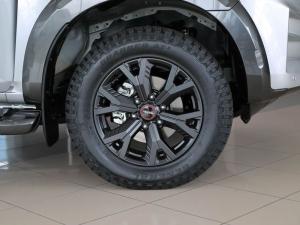 Isuzu D-Max 3.0TD double cab V-Cross 4x4 - Image 11
