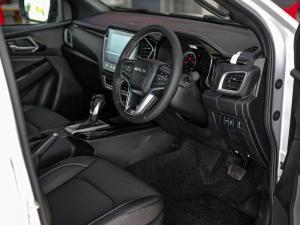 Isuzu D-Max 3.0TD double cab V-Cross 4x4 - Image 12