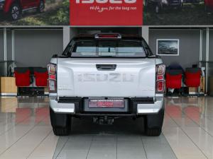 Isuzu D-Max 3.0TD double cab V-Cross 4x4 - Image 5