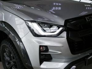 Isuzu D-Max 3.0TD double cab V-Cross 4x4 - Image 9