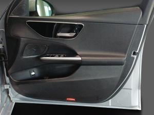Mercedes-Benz C-Class C200 Avantgarde - Image 17