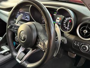 Alfa Romeo Giulia 2.0T Veloce - Image 12