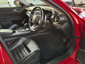 Alfa Romeo Giulia 2.0T Veloce - Image 13
