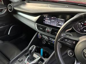 Alfa Romeo Giulia 2.0T Veloce - Image 19