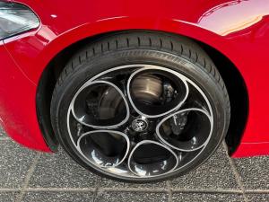 Alfa Romeo Giulia 2.0T Veloce - Image 5
