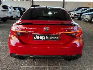 Alfa Romeo Giulia 2.0T Veloce - Image 9