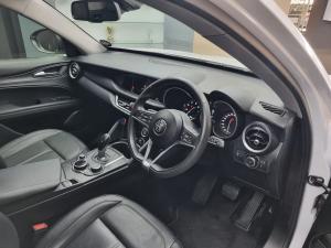 Alfa Romeo Stelvio 2.0T B-Tech Q4 - Image 12