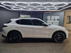 Alfa Romeo Stelvio 2.0T B-Tech Q4 - Image 5