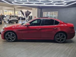 Alfa Romeo Giulia 2.0T Veloce - Image 11