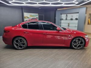 Alfa Romeo Giulia 2.0T Veloce - Image 3