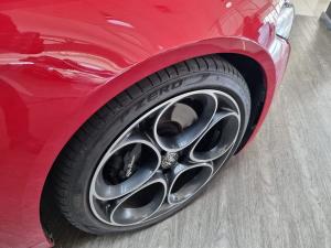 Alfa Romeo Giulia 2.0T Veloce - Image 6